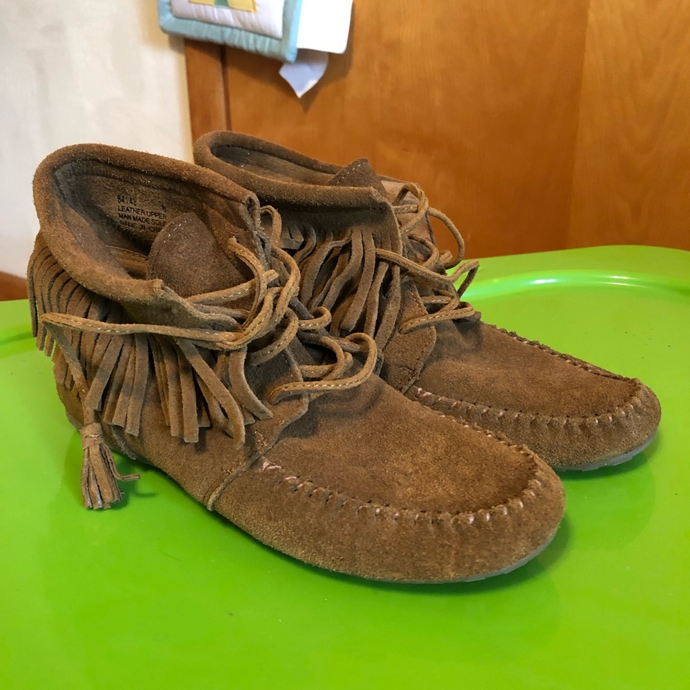 Minnetonka Fringe Moccasins